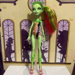 Monster High Doll Swim Class Venus McFlytrap